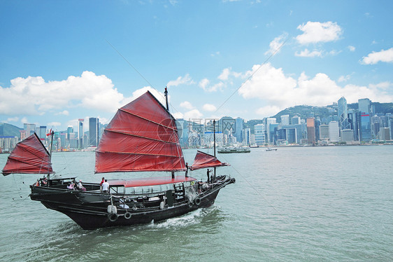 与游客在香港维多利亚港搭乘的垃圾船旅游酒店渡船乘客渠道城市港口摩天大楼旅行高楼图片