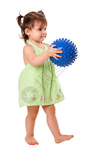 快乐的小孩女孩与球喜悦蓝色绿色女孩尖刺女性孩子儿童乐趣背景图片