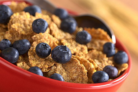 带新鲜蓝莓的全麦花早餐浆果水平水果照片薄片食物蓝色小吃营养图片