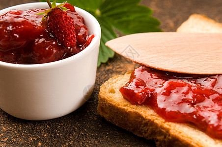 野草莓果酱加吐司浆果面包厨房美食烹饪玻璃食物营养荒野桌子图片