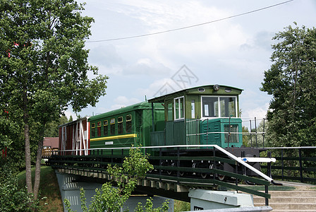 火车引擎运输运动铁路铁轨技术旅行绿色背景图片