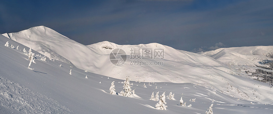 山区美丽的冬季风景 山中美丽的冬天风景高地顶峰全景天气旅行寒意环境季节悬崖阳光图片