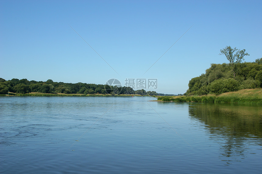 江河磨砂膏漫滩阳光环境水路蓝色晴天天空宽度芦苇图片