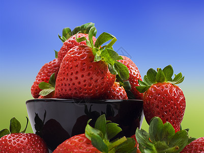 用于健康饮食的新鲜健康草莓农业浆果小吃食物花园活力甜点种子团体叶子图片