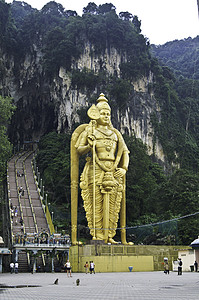 马来西亚吉隆坡巴图洞穴金雕像图片