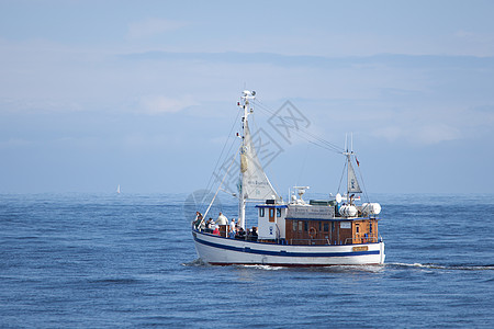 海航行哈赛帆帆船长笛风衣魅力演奏者背景