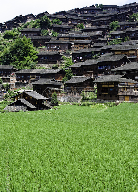 华人少数民族村旅行文化红色地标石头纪念碑丘陵乡村村庄农村图片