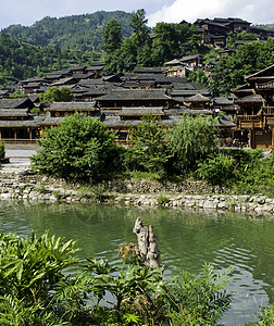 华人少数民族村村庄文化石头少数民族房子地标绿色树木历史历史性图片