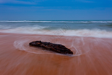 漂流木和海浪海洋墙纸海岸天空艺术热带蓝色冲浪运动液体图片