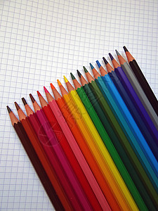 彩色铅笔木头白色钢笔方格课堂艺术家绘画工具笔记本材料图片