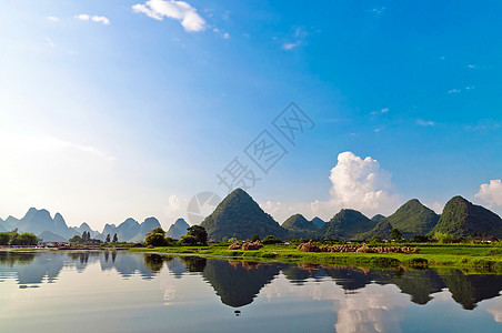 扬武的李河巡航爬坡蓝色假期反射场景旅游风景观光旅行图片