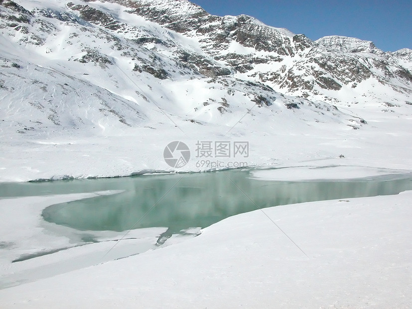 伯尔尼纳冰川蓝色山脉运动滑雪发动机场景全景图片