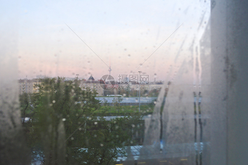 柏林下雨窗户全景中心天际城市电视图片