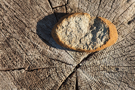 石头面包木头岩石风化背景图片