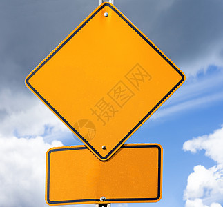 您信件的空路标街道多云戏剧性运输空白小路路标黄色指示牌交通图片