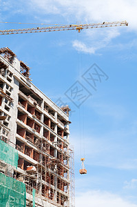 正在建造的高升楼大楼高楼建筑学起重机建筑脚手架商业房地产基础设施背景图片