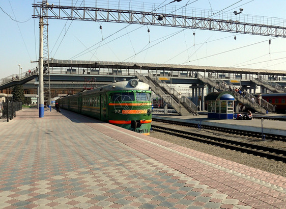 Chelyabnisk火车站工业速度运输车站出口货运铁路平台乘客旅行图片