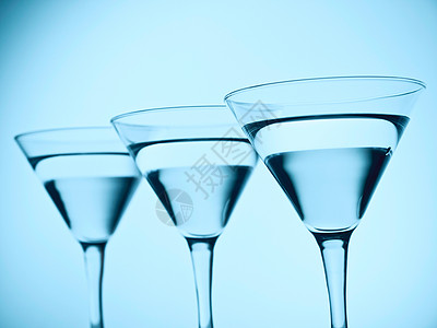 蓝马丁基酒精对象玻璃魅力背光蓝色静物酒吧液体庆典图片