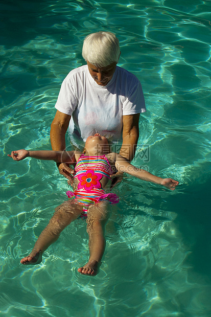 外孙女游泳图片