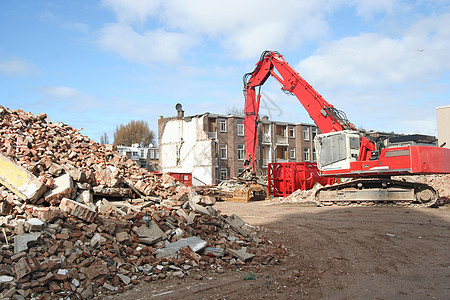 拆解瓦砾车辆建造房屋红色住房装修推土机城市石头图片