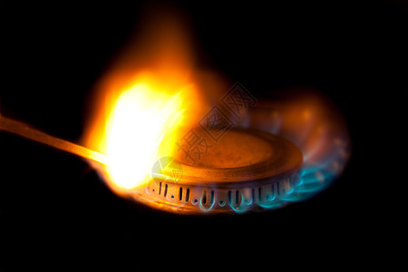 由丙烷燃烧器点燃的火柴燃料烤箱丁烷化石辉光活力燃烧炉灶蓝色烧伤图片