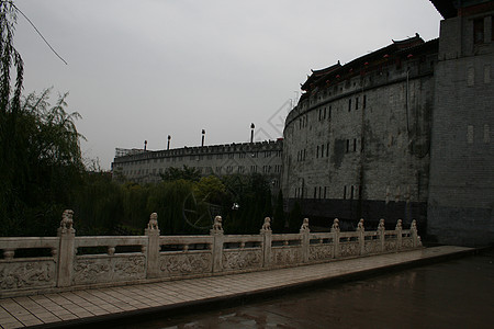 旧城洛阳市的城墙建筑旅游金子雕塑传统旗帜城市历史旅行天空图片