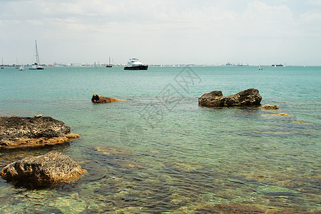 秋都反射海滩岩石海景游艇天空快艇波纹海洋海岸图片