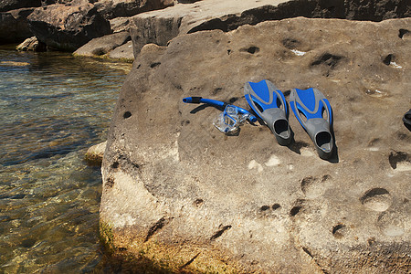 面罩上有滑动和潜水运动橡皮爱好闲暇浮潜人员塑料游泳衣服眼镜图片