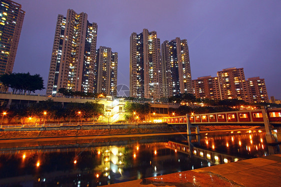 日落时香港公寓街区数图片