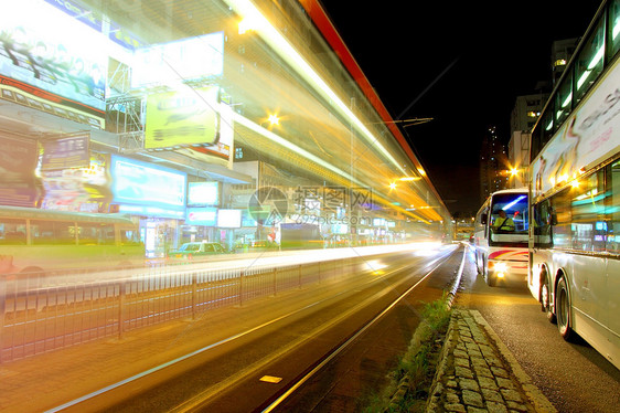 夜间城市交通景观小时天空办公室摩天大楼街道建筑公共汽车地标驾驶图片