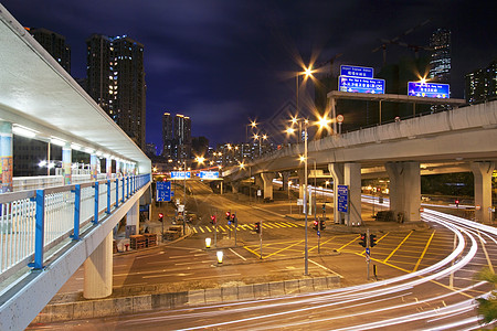 夜间城市交通场景天际驾驶旅游天空商业景观生活办公室市中心图片