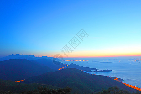 日落时的山区景观国家薄雾土地天堂天气高地天空植物生态森林图片