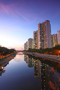 香港天水卫区晚上夜里天空商业民众家庭蓝色土地财产房子场景经济图片