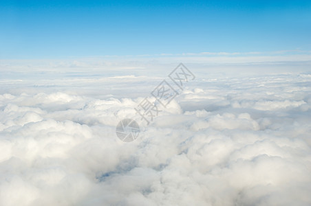 云层之上天空飞行气氛地平线蓝色天堂天气编队晴天图片