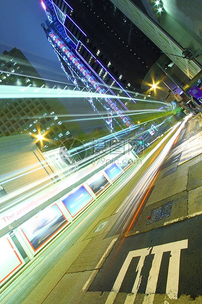 夜间在香港市的交通驾驶市中心速度蓝色辉光街道旅行城市景观建筑图片