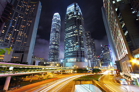 晚上在香港城市市中心交通驾驶街道速度戏剧性线条商业运输图片