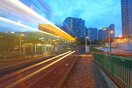 晚上在香港的交通 轻轨城市市中心运输场景旅行线条建筑戏剧性公共汽车街道图片