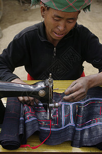 黑苗妇女缝纫机部落女性民间缝纫种族少数民族衣服贫困裙子民族图片