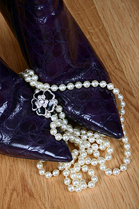 存取器紫色地面奢华珠宝女性化戒指珠子珍珠玻璃项链图片