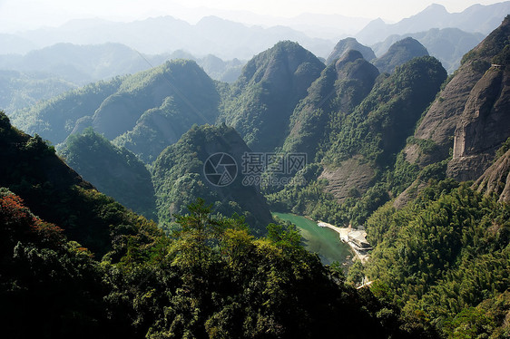 高山的群山图片