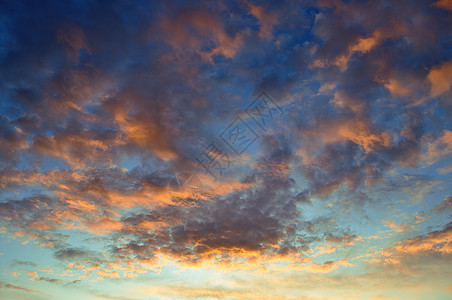 日落太阳假期旅行天空云景晴天蓝色射线天气地平线图片