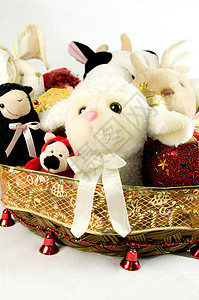 带有玩具的篮子派对兔子丝带奶牛惊喜红色幸福婴儿礼物乐趣图片