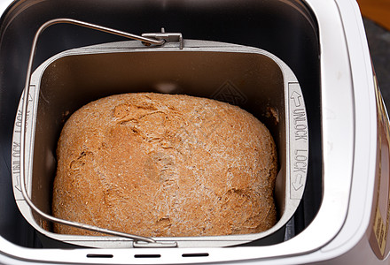 小麦面包 在机器中烘烤糖类美食白色面包机工作室粮食营养烹饪面团饮食图片