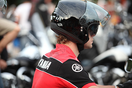 摩托车手黑色红色男性乐趣镜子力量男人头盔路线速度图片