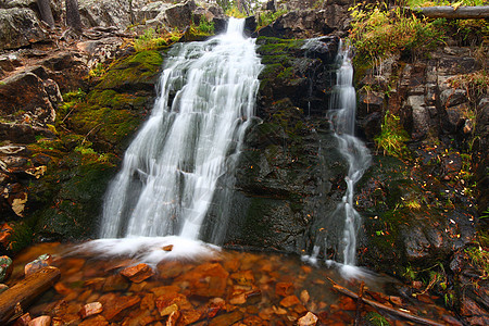 蒙大拿州上纪念瀑布场景风景旅行岩石地形环境国家生态荒野绿地图片