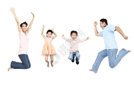 幸福的亚洲家庭一起跳跃图片
