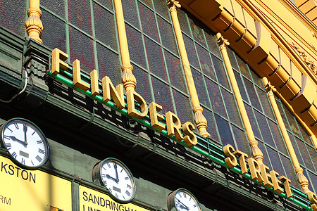 澳洲墨尔本Flinders街车站入口处 澳大利亚墨尔本办公室民众蓝色商业城市旅行运输摩天大楼旅游市中心图片