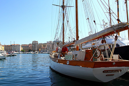 法国马赛港法国蓝色海岸游艇历史性游客城市马赛桅杆景观旅行图片