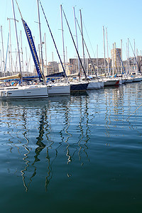 法国马赛港法国海岸景观帆船城市假期马赛蓝色海洋爬坡血管图片