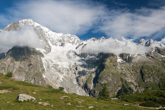 蒙特比安科旅行岩石牧场蓝色首脑顶峰高度天空假期登山图片